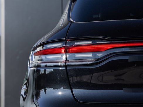 Certified 2026 Porsche Macan S AWD/4WD image 14