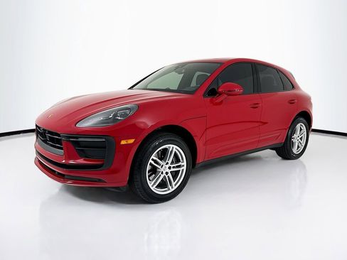Certified 2025 Porsche Macan image 1