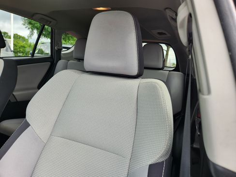Used 2018 Toyota RAV4 XLE AWD/4WD image 11