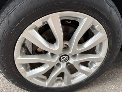 Used 2021 Nissan Rogue Sport SV w/ Technology Package AWD/4WD image 13