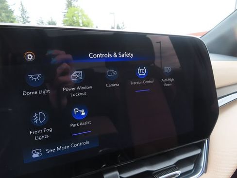 Used 2025 Chevrolet Equinox ACTIV w/ Safety and Technology Package AWD/4WD image 27