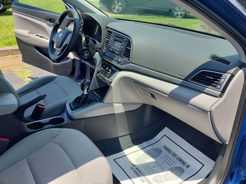 Used 2017 Hyundai Elantra SE FWD image 21