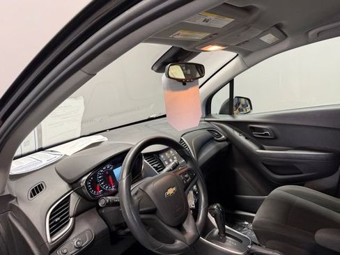 Used 2019 Chevrolet Trax LS FWD image 17