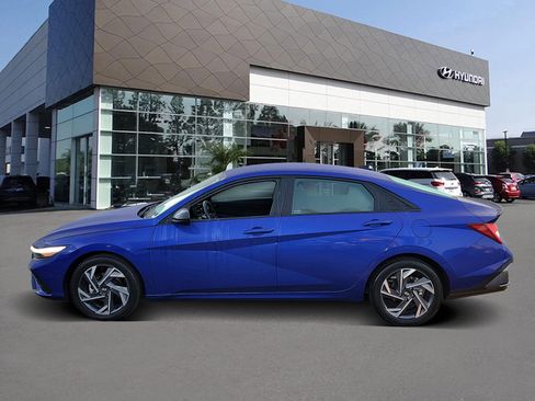 Certified 2025 Hyundai Elantra Sport w/ Cargo Package image 3