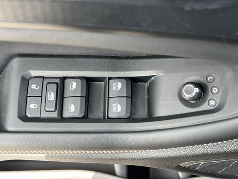 Used 2024 Jeep Grand Cherokee Altitude image 13