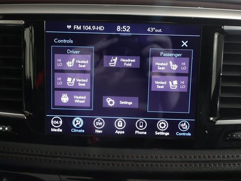 Used 2020 Chrysler Pacifica Limited image 47