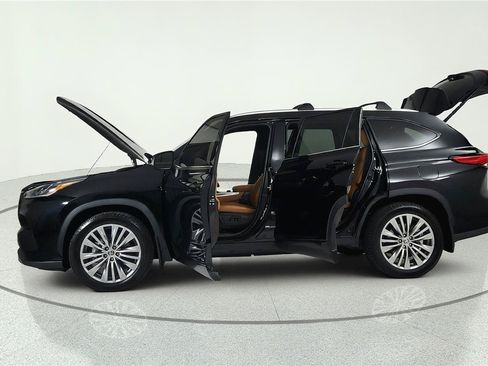 Used 2022 Toyota Highlander Platinum AWD/4WD image 6