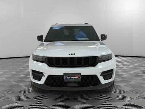 Used 2023 Jeep Grand Cherokee Altitude AWD/4WD image 8