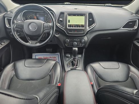 Used 2019 Jeep Cherokee Trailhawk w/ Comfort & Convenience Group AWD/4WD image 13