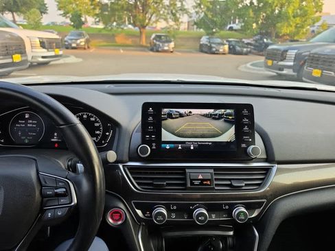 Used 2018 Honda Accord Sport image 9