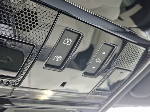 Used 2025 Land Rover Range Rover SE AWD/4WD image 25