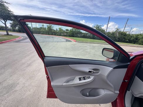 Used 2011 Toyota Corolla LE FWD image 17