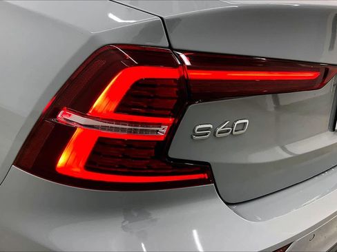 Used 2024 Volvo S60 B5 Plus image 29