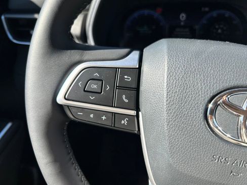 Used 2024 Toyota Highlander Limited image 25