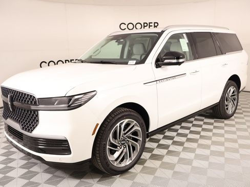New 2026 Lincoln Navigator Reserve AWD/4WD image 10