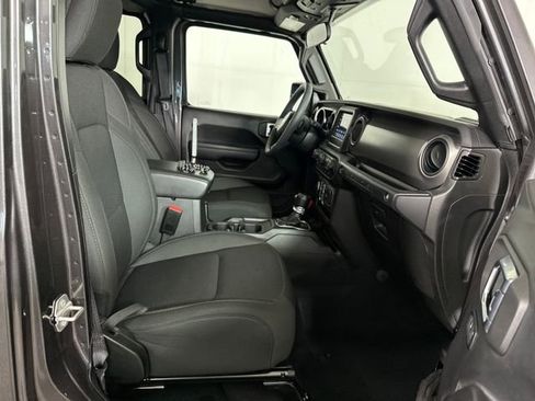 Used 2023 Jeep Wrangler Unlimited w/ Cold Weather Group image 28