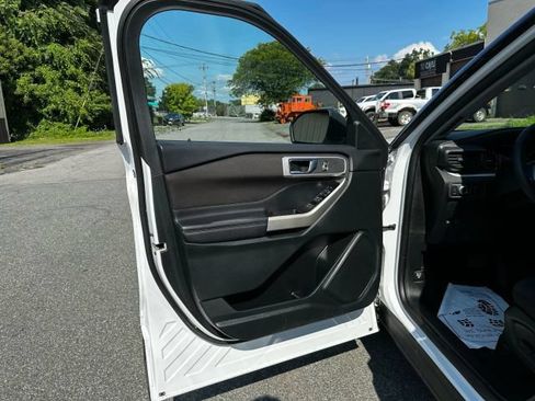 Used 2020 Ford Explorer XLT w/ Comfort Package AWD/4WD image 14