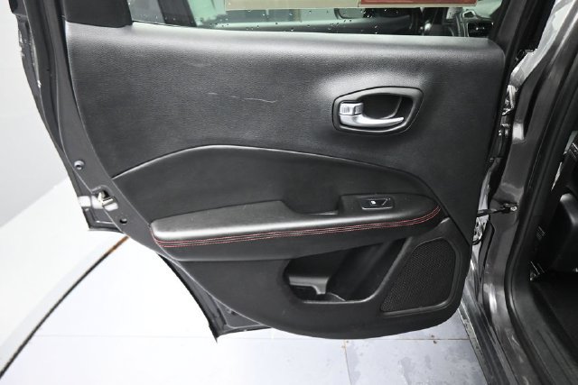 Used 2019 Jeep Compass Trailhawk AWD/4WD image 18