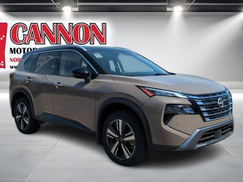Used 2025 Nissan Rogue SL w/ Tech Package AWD/4WD image 3