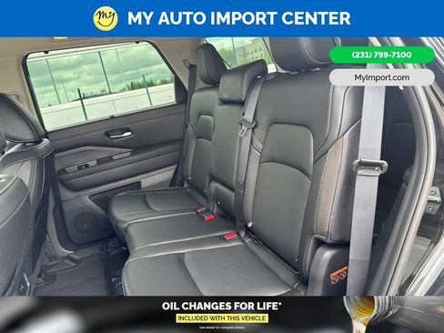Used 2024 Nissan Pathfinder SL AWD/4WD image 24