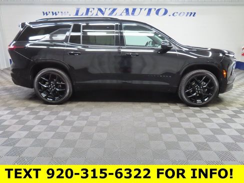 Used 2024 Chevrolet Traverse RS image 2