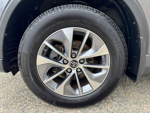 Used 2017 Toyota RAV4 XLE w/ Carpet Mat Package AWD/4WD image 9