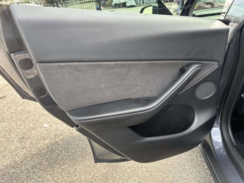 Used 2022 Tesla Model Y Long Range image 17