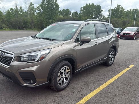 Used 2021 Subaru Forester Premium AWD/4WD image 2