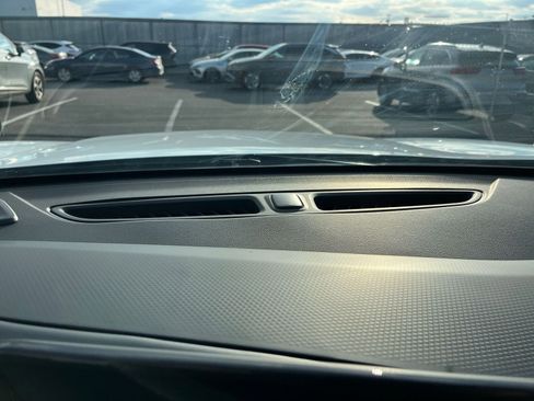 Used 2025 Chevrolet Trax LT image 18