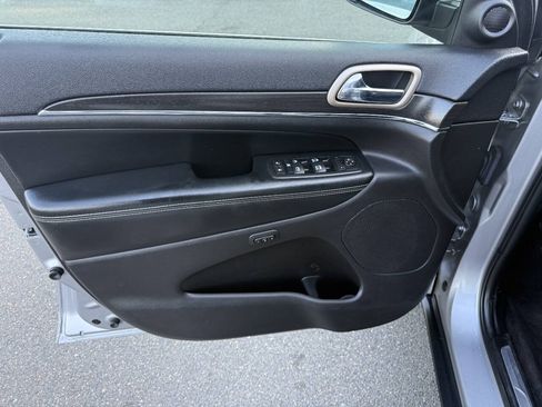 Used 2017 Jeep Grand Cherokee Limited AWD/4WD image 19