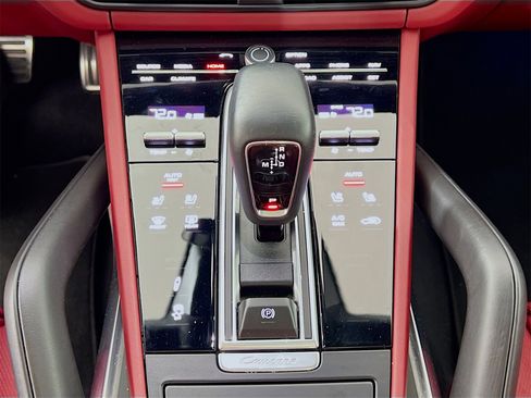 Used 2022 Porsche Cayenne Turbo image 20