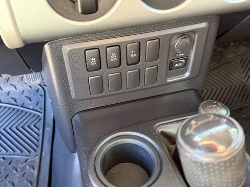 Used 2010 Toyota FJ Cruiser 4WD image 22