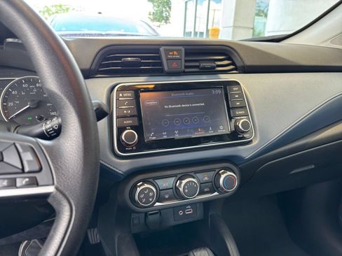 Used 2025 Nissan Versa SV FWD image 17