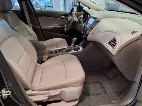 Used 2018 Chevrolet Cruze Premier image 10
