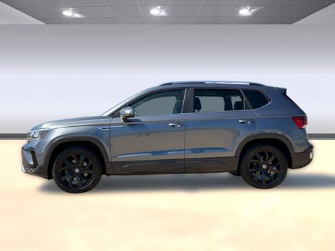 Used 2023 Volkswagen Taos SE AWD/4WD image 2