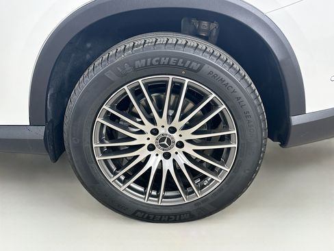 Used 2025 Mercedes-Benz GLC 300 4MATIC image 42
