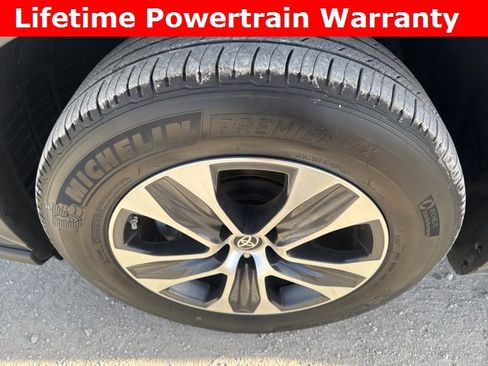 Used 2024 Toyota Highlander XLE image 33