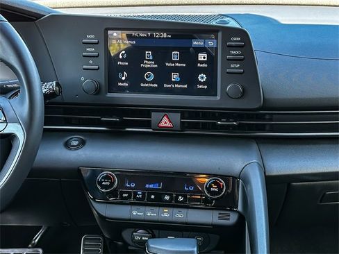 Used 2025 Hyundai Elantra Sport image 28