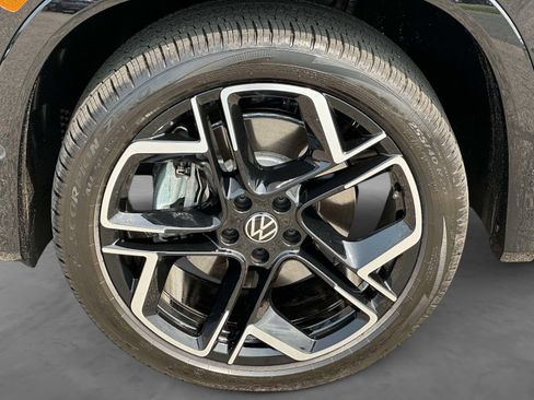Certified 2026 Volkswagen Tiguan SEL R-Line AWD/4WD image 7