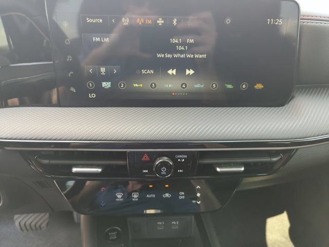 Certified 2025 Nissan Kicks SR FWD image 34
