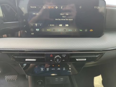 Certified 2025 Nissan Kicks SR FWD image 34