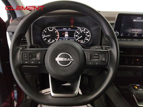 Used 2023 Nissan Rogue S image 12