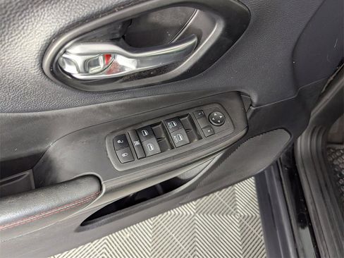 Used 2022 Jeep Cherokee Trailhawk image 19