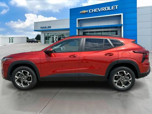 Used 2024 Chevrolet Trax LT FWD image 8