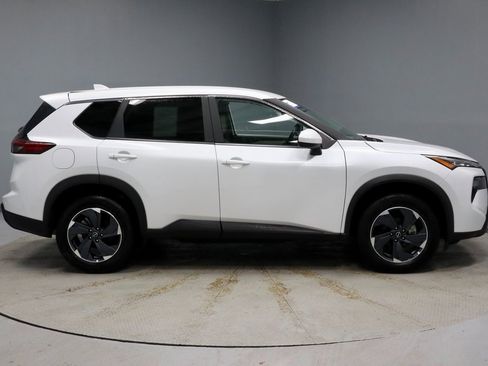 Certified 2025 Nissan Rogue SV image 11
