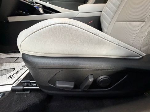 Certified 2025 Hyundai Elantra Limited FWD image 26