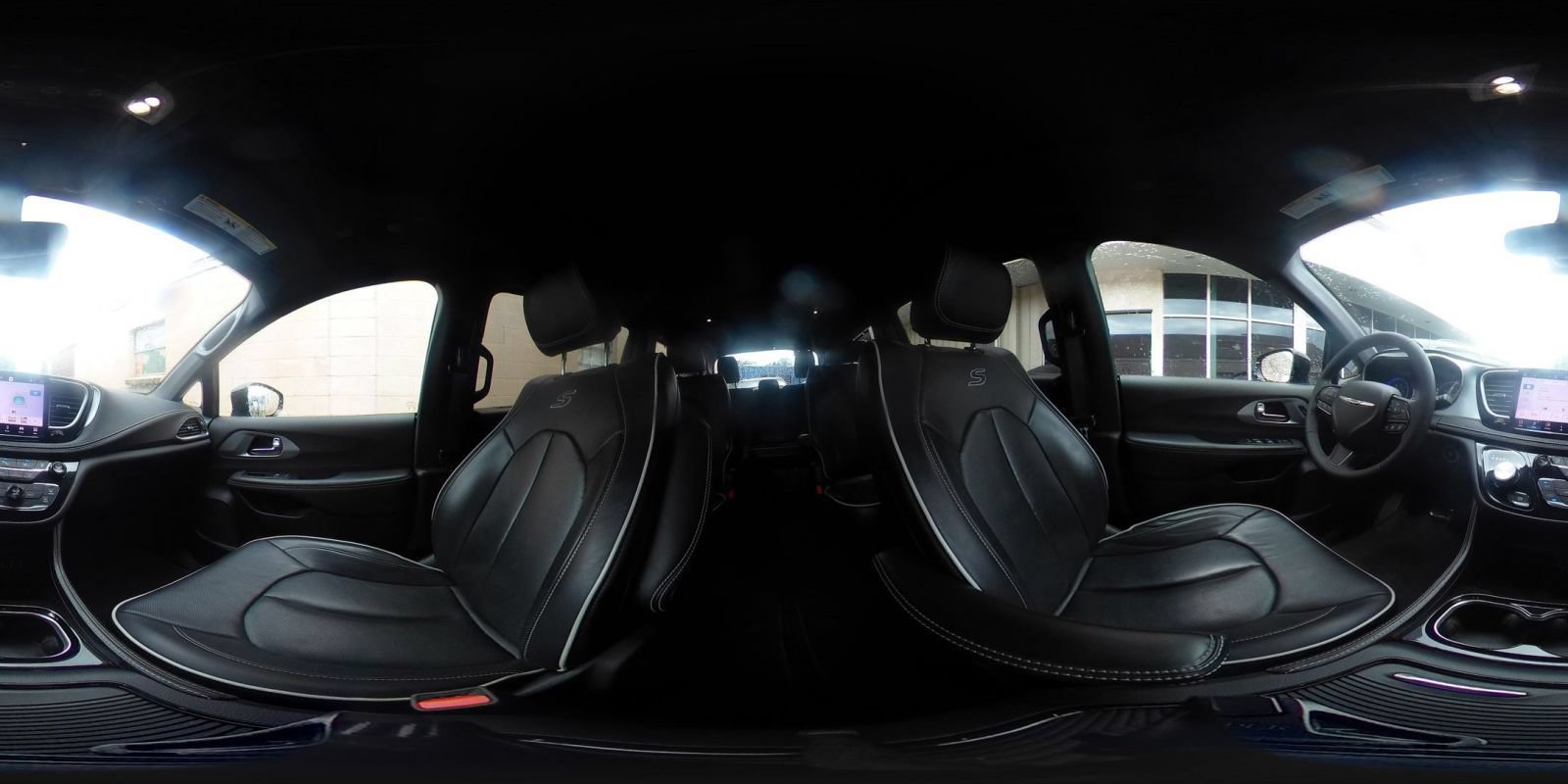Used 2025 Chrysler Pacifica Limited FWD image 46
