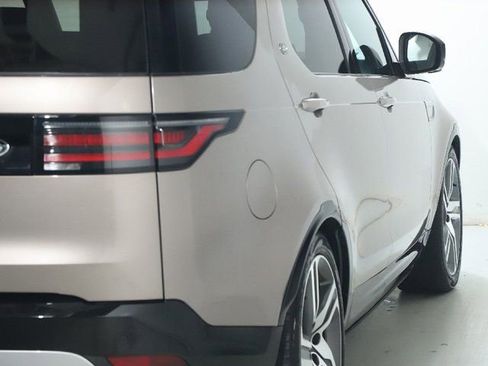 Used 2023 Land Rover Discovery Metropolitan Edition AWD/4WD image 8