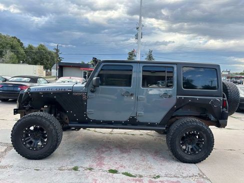 Used 2014 Jeep Wrangler Unlimited Rubicon w/ Connectivity Group AWD/4WD image 4