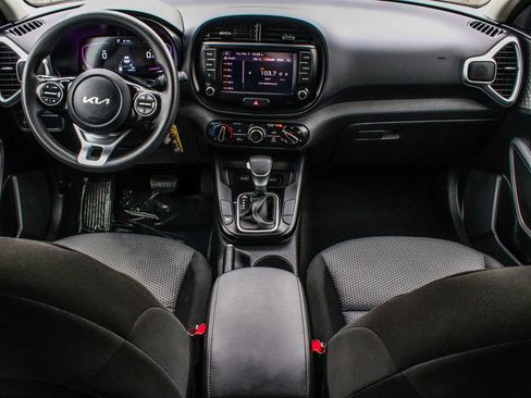 Used 2023 Kia Soul LX w/ LX Technology Package image 35